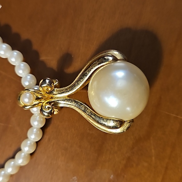 Faux Pearl Necklace - Picture 3 of 3